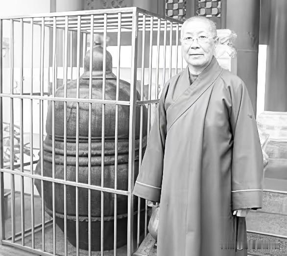 1995年，安徽85岁的女尼仁义师太临终前告诉他的徒弟：“我死后不烧，将我放入大