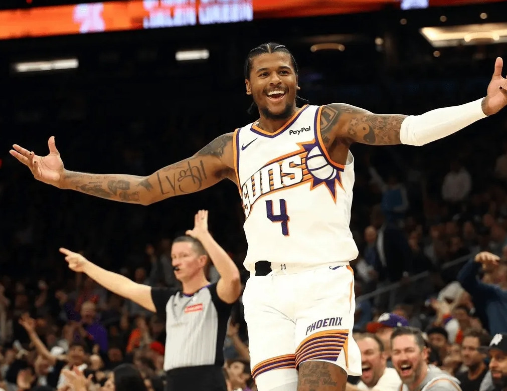 据太阳记者JohnGambadoro透露，太阳球员杰伦-格林将从腿筋伤势中恢复