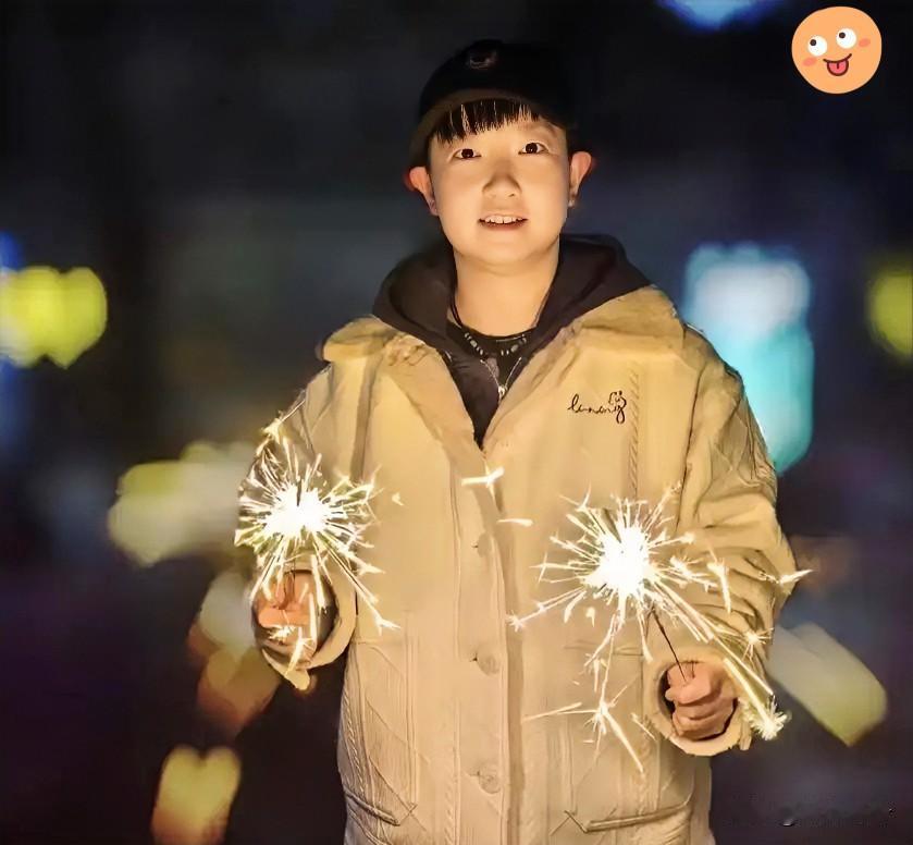 🔥除夕夜孙颖莎被宠成小公主！举烟花笑靥如花