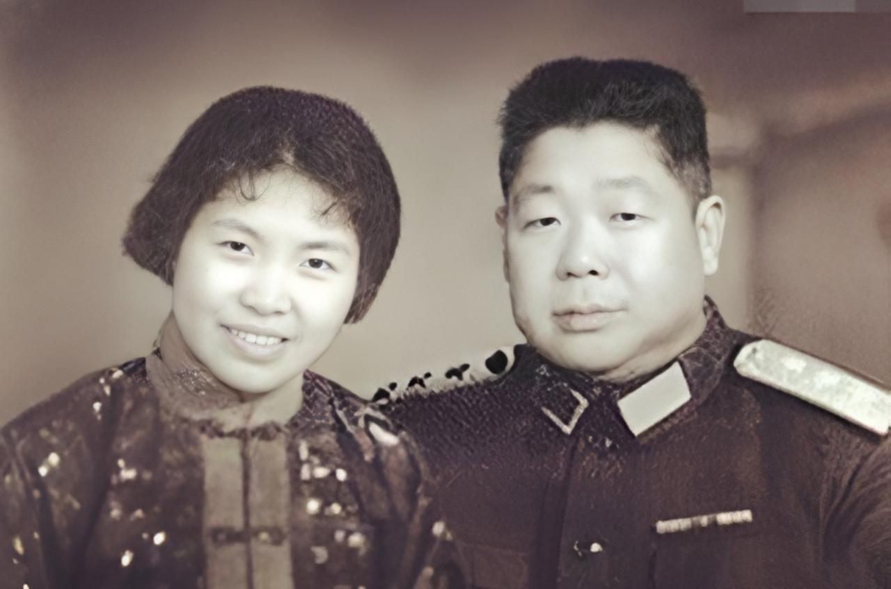 1949年，陈赓带着“妹妹”来到陈锡联的指挥部，陈赓说：“胖子！你看我妹好不好看