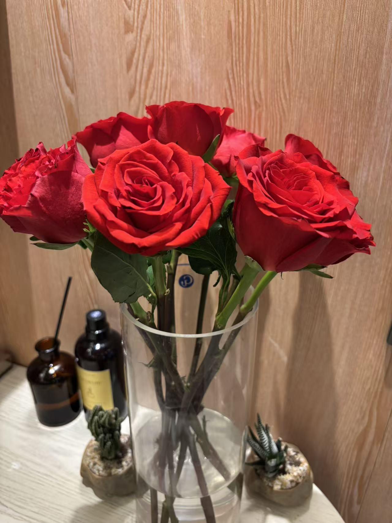 大龄剩女确实挺悲哀的我们公司有个同事已经35岁了，她现在工资5500块钱，还是