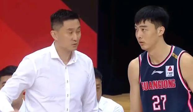 杜锋新改变上赛季，广东东阳光大战上海久事的比赛，想必球迷都至今都回味无穷