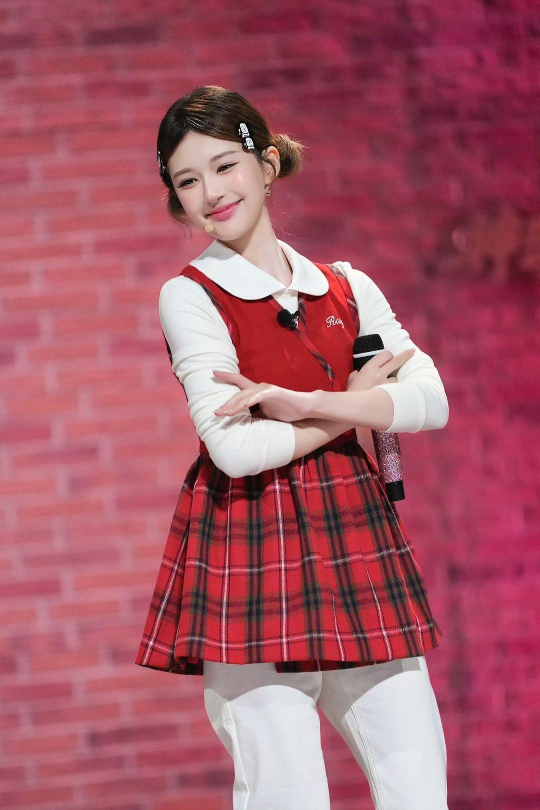 👧🏻赵露思​​​