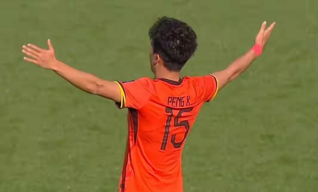 赢了澳大利亚，中国队基本闯进了淘汰赛，这无疑是中国足球又一新的突破。安东尼奥似