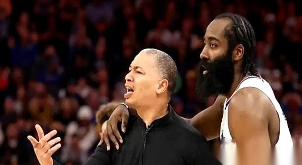 真敢想啊，泰伦·卢。球队开局6胜21负，烂得底裤都快没了，他居然敢在更衣室里跟