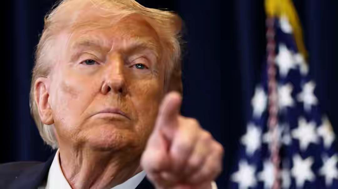 特朗普今天凌晨又发了条震惊全球的推特：美国将在伊朗所有出海口设制收费囗，所有船