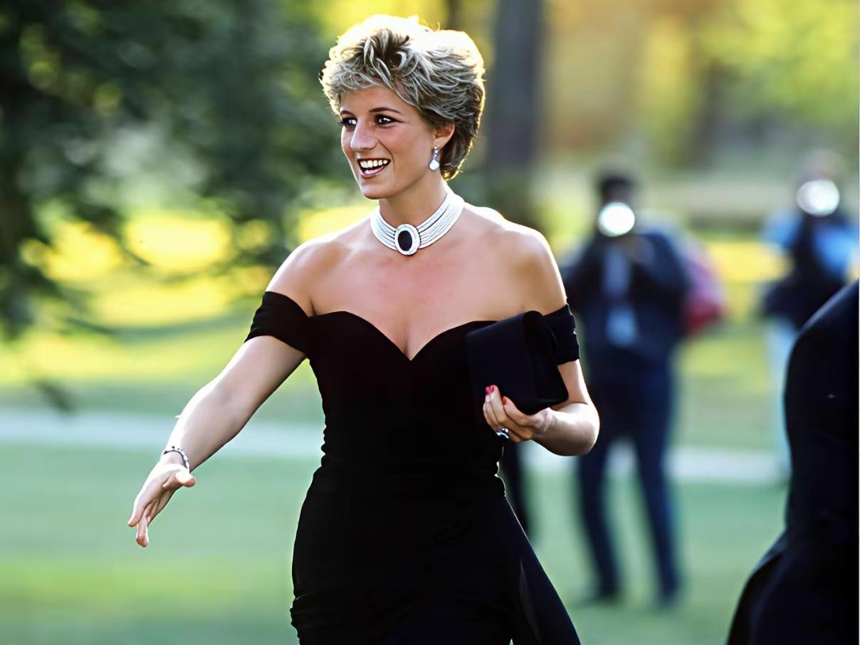 戴安娜糊涂呀！她的一己之力“叛逆”，在王室面前无疑是“鸡蛋碰石头”！查尔斯有婚