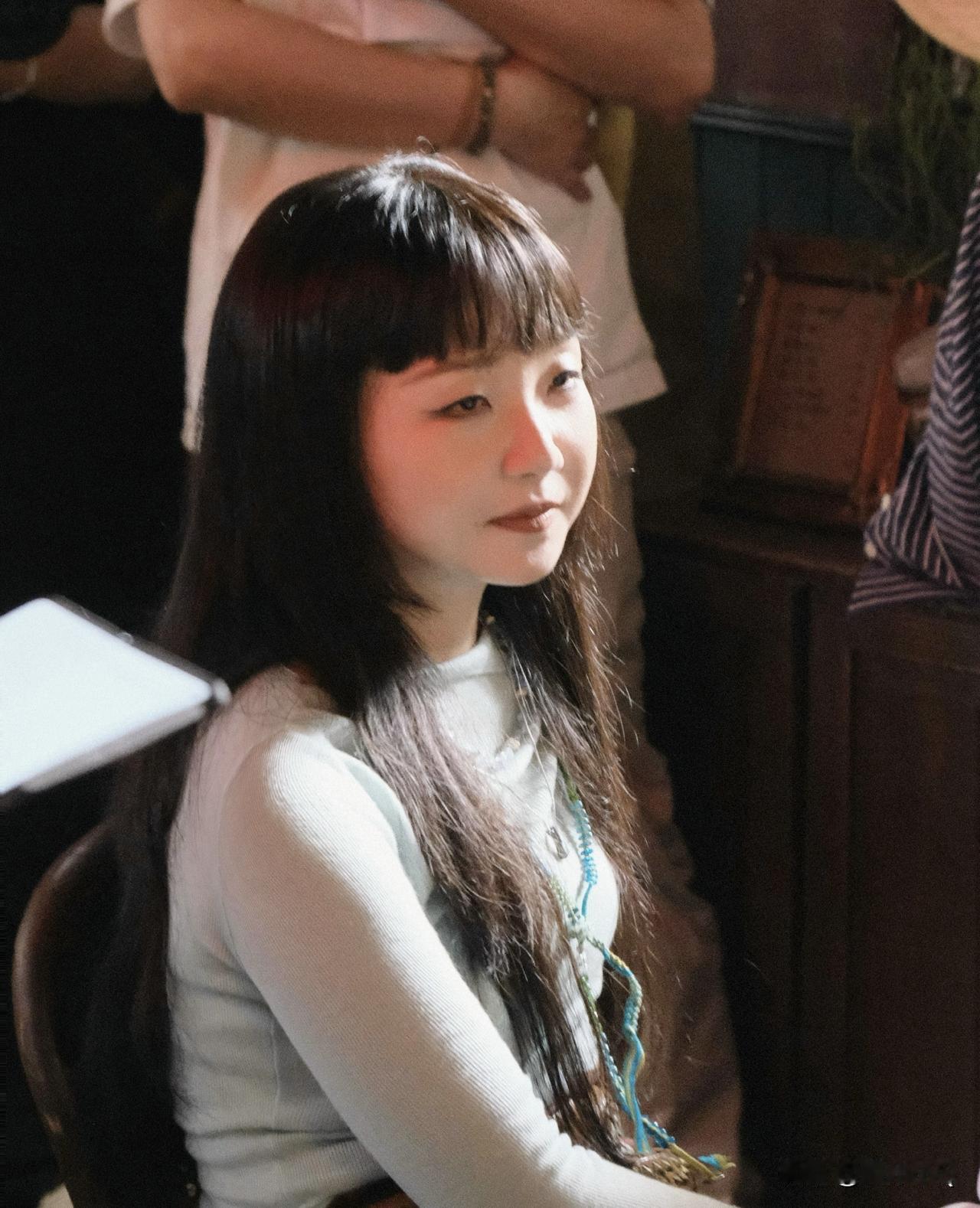 李嘉琦还挺适合齐刘海公主切，很有日式动漫感。以前她的艺名还是辣目洋子的时候，我还