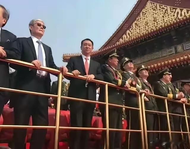 谁敢相信这还是那个劳动模范、改革开放40年百名杰出民营企业家许家印，从入狱到受审