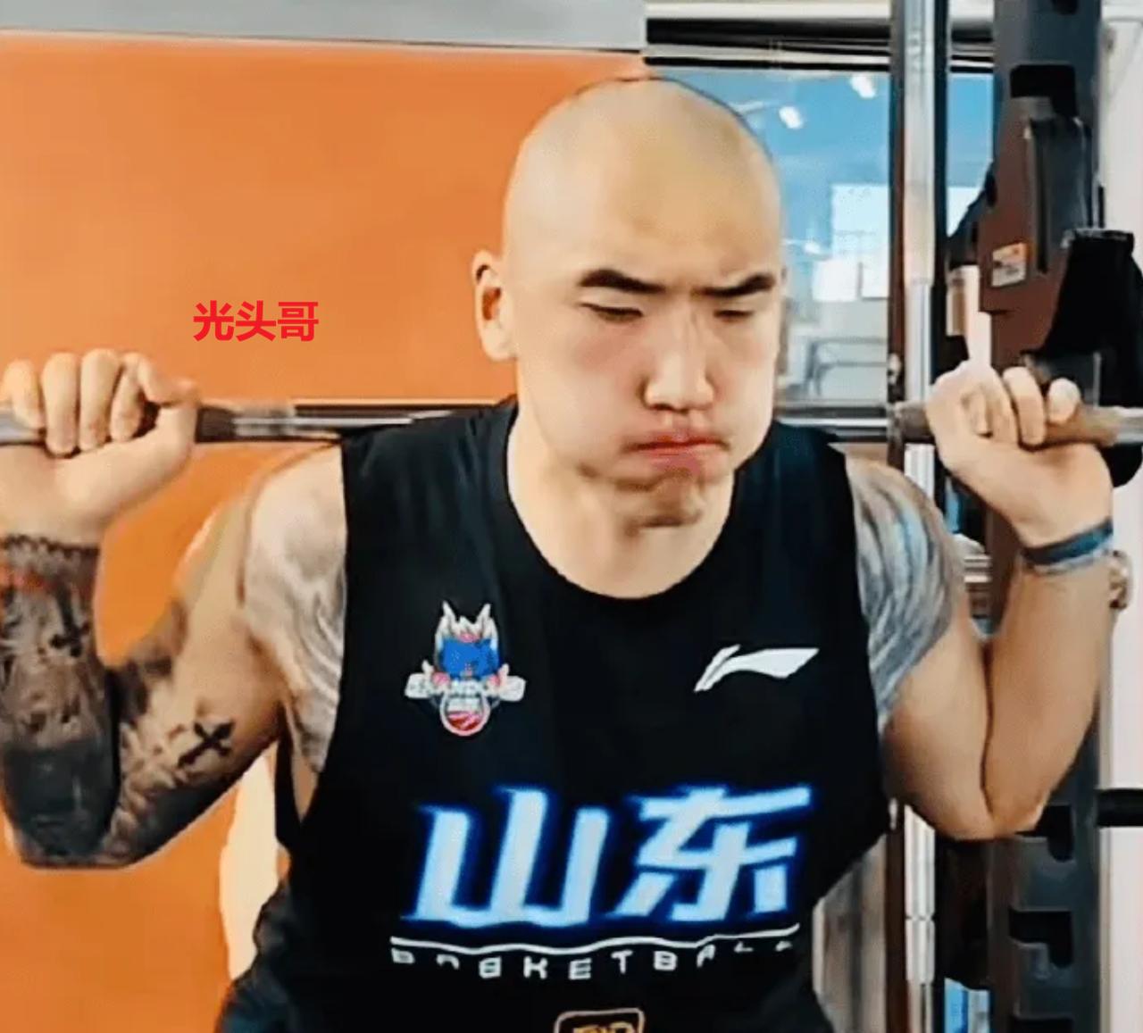 陶汉林大变样，球迷：太有趣了！本赛季，对于山东队而言，可以说有喜有悲，喜的是，