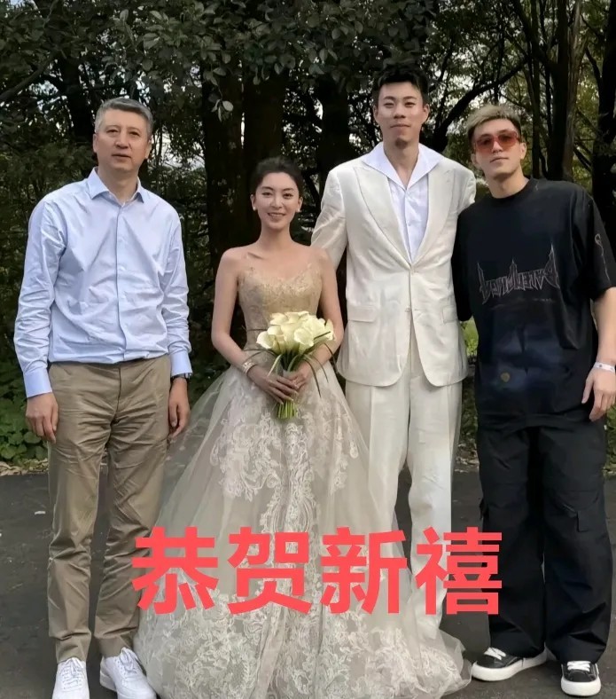 张镇麟大婚，郭艾伦来了。张镇麟大婚了。郭士强郭艾伦叔侄俩参加了婚礼。郭艾伦是全国