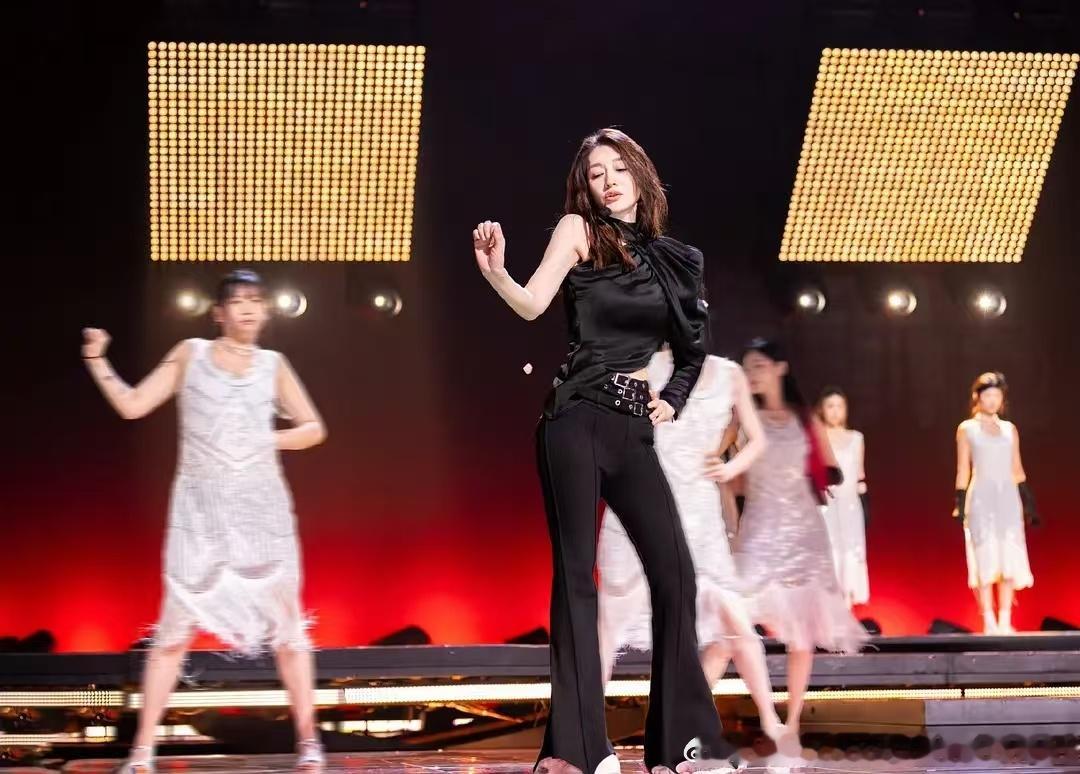 所有人感受李小冉身材