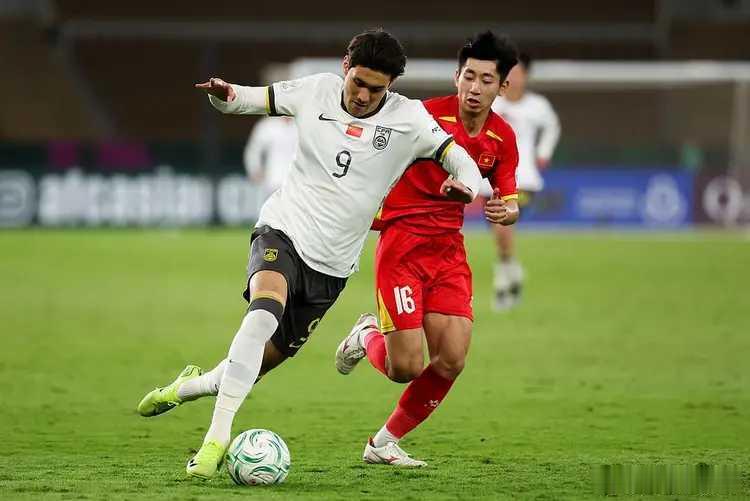 2月9日据《体坛周报》记者王晓瑞消息，成都蓉城支付超1600万元的转会费签下拜合