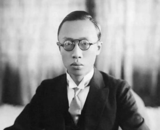 1967年10月17日，溥仪在北京去世后，家人面对溥仪的葬礼规格犯了难，不知道是