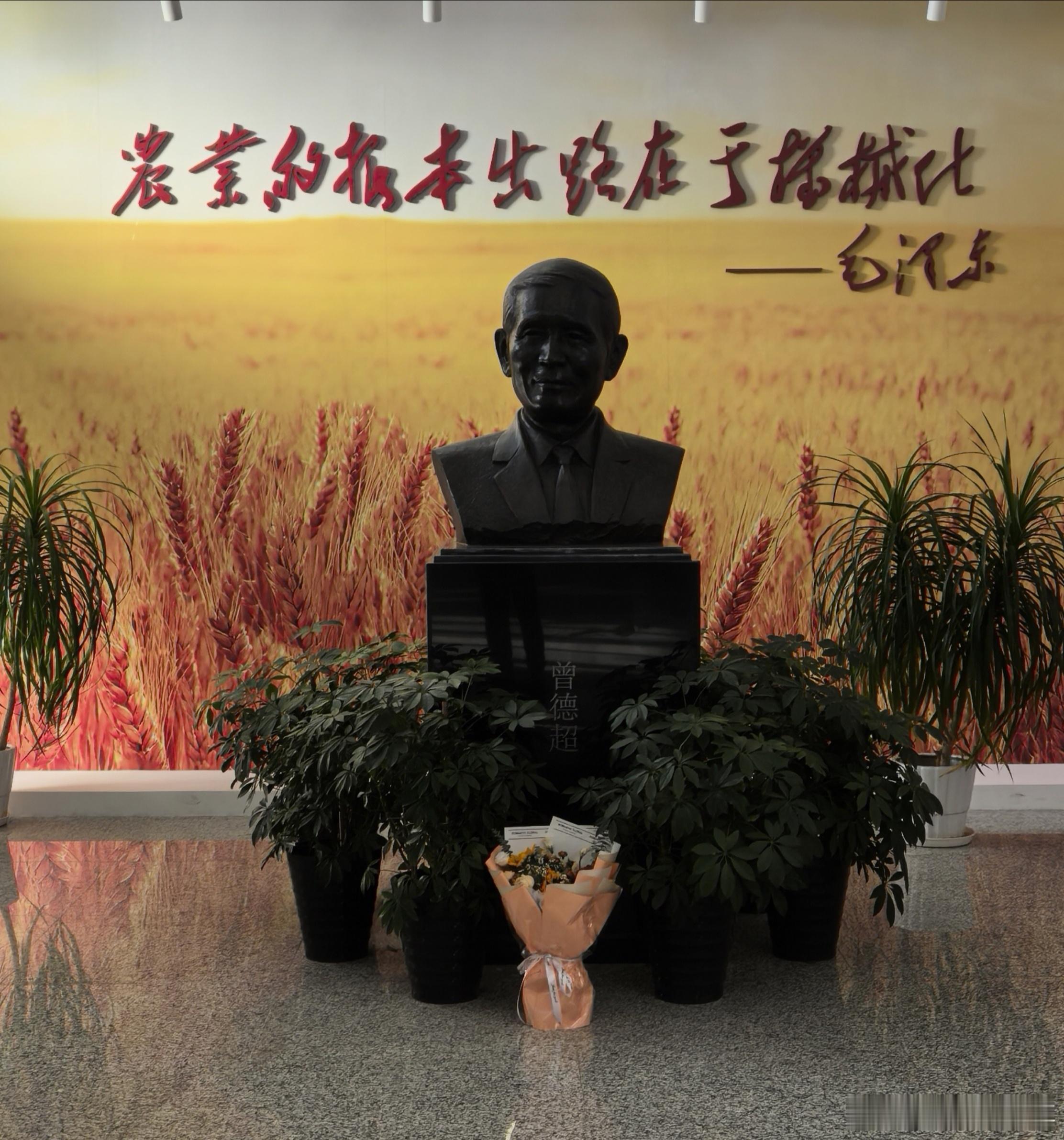 已经接洽了三位学院派的电池化学领域方面的博导or长江学者，还有两位电池厂的高工正