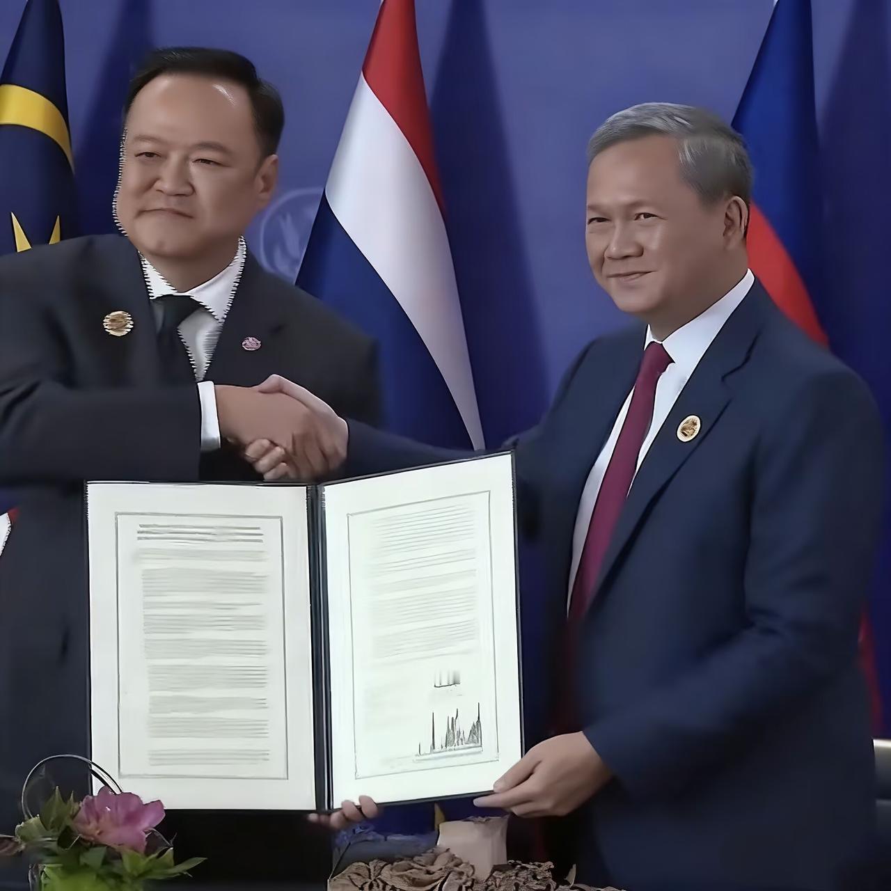 快迅，快迅！泰国和柬埔寨正式宣布了10月26日，泰国与柬埔寨正式宣布握手