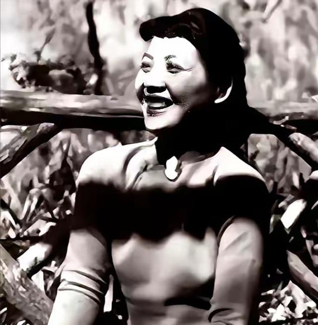 党组织派她潜伏南京，给了二十根金条。结果这个女人，打了整整三年麻将，把钱输了个精