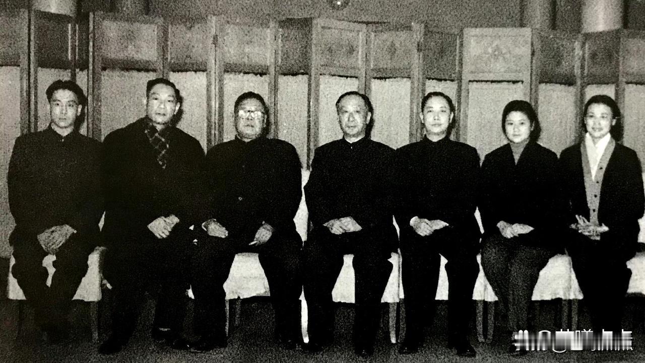 1961年11月，25岁的京剧新秀杨秋玲正式拜在张君秋门下。那一年，张君秋41岁