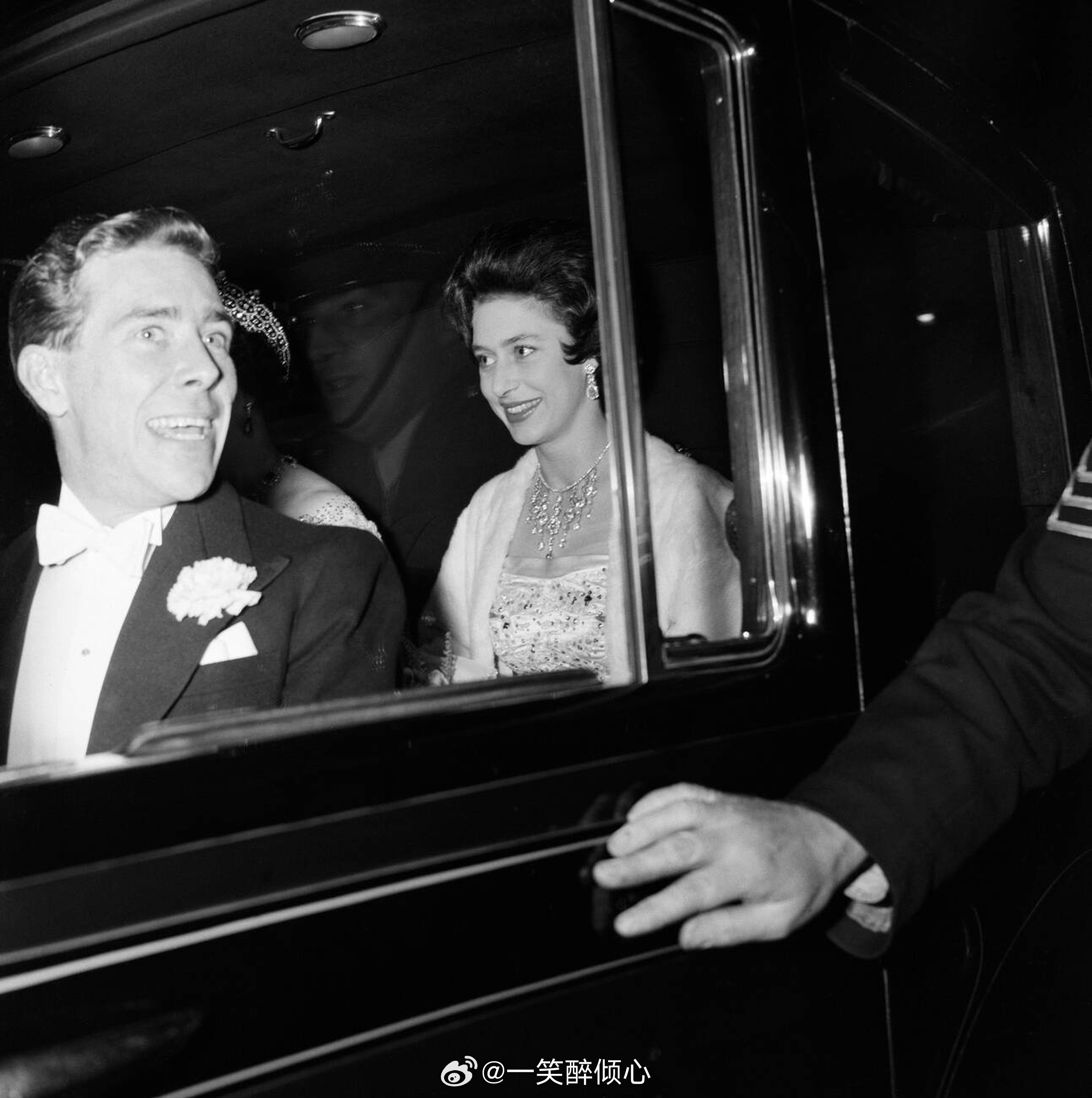 英国王室1960年3月1日，伊丽莎白王太后和她的女儿玛格丽特公主以及准女婿A