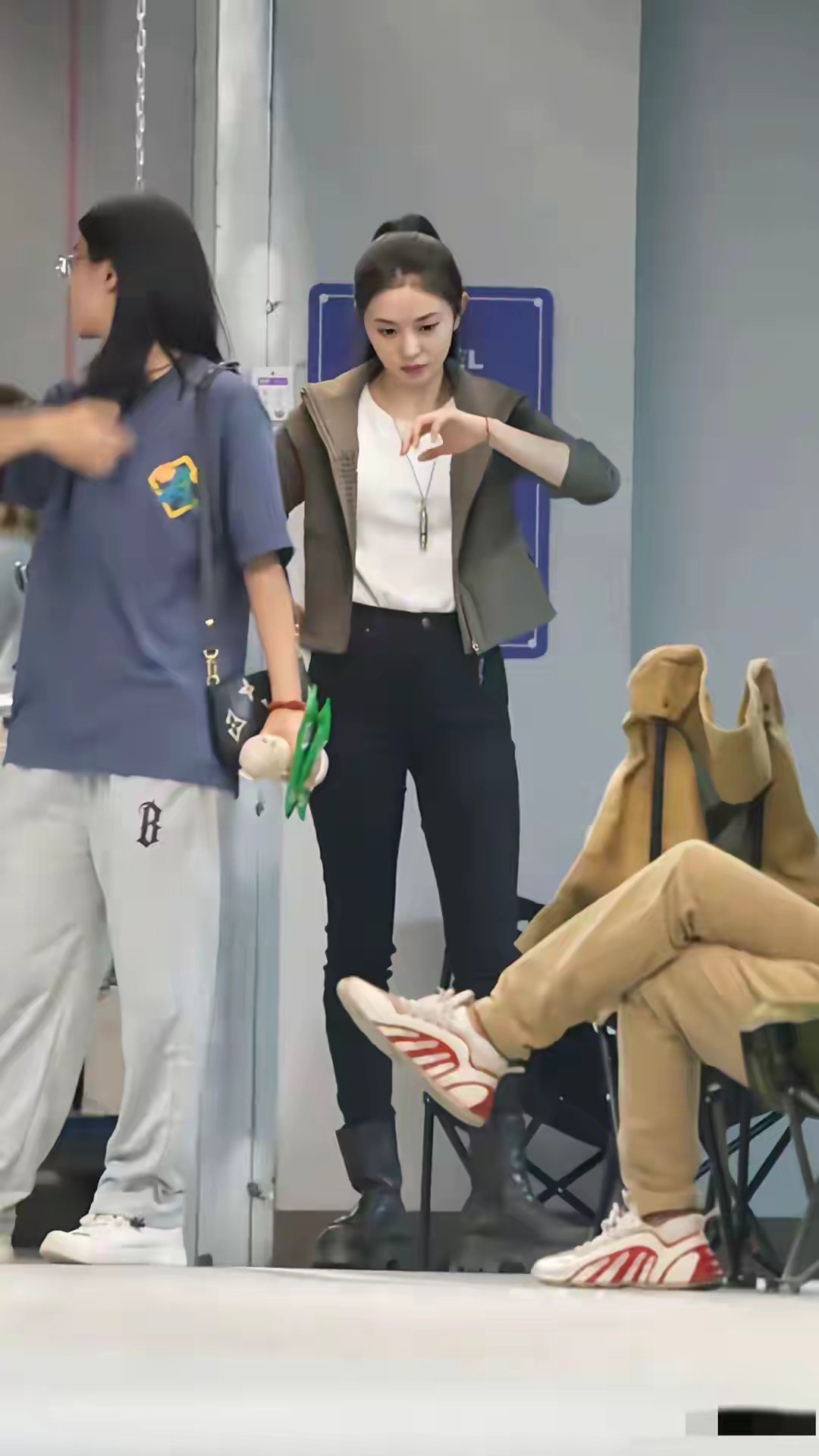 刘浩存这腰身比绝了！有着一张“童真脸”，腰身比还这么绝