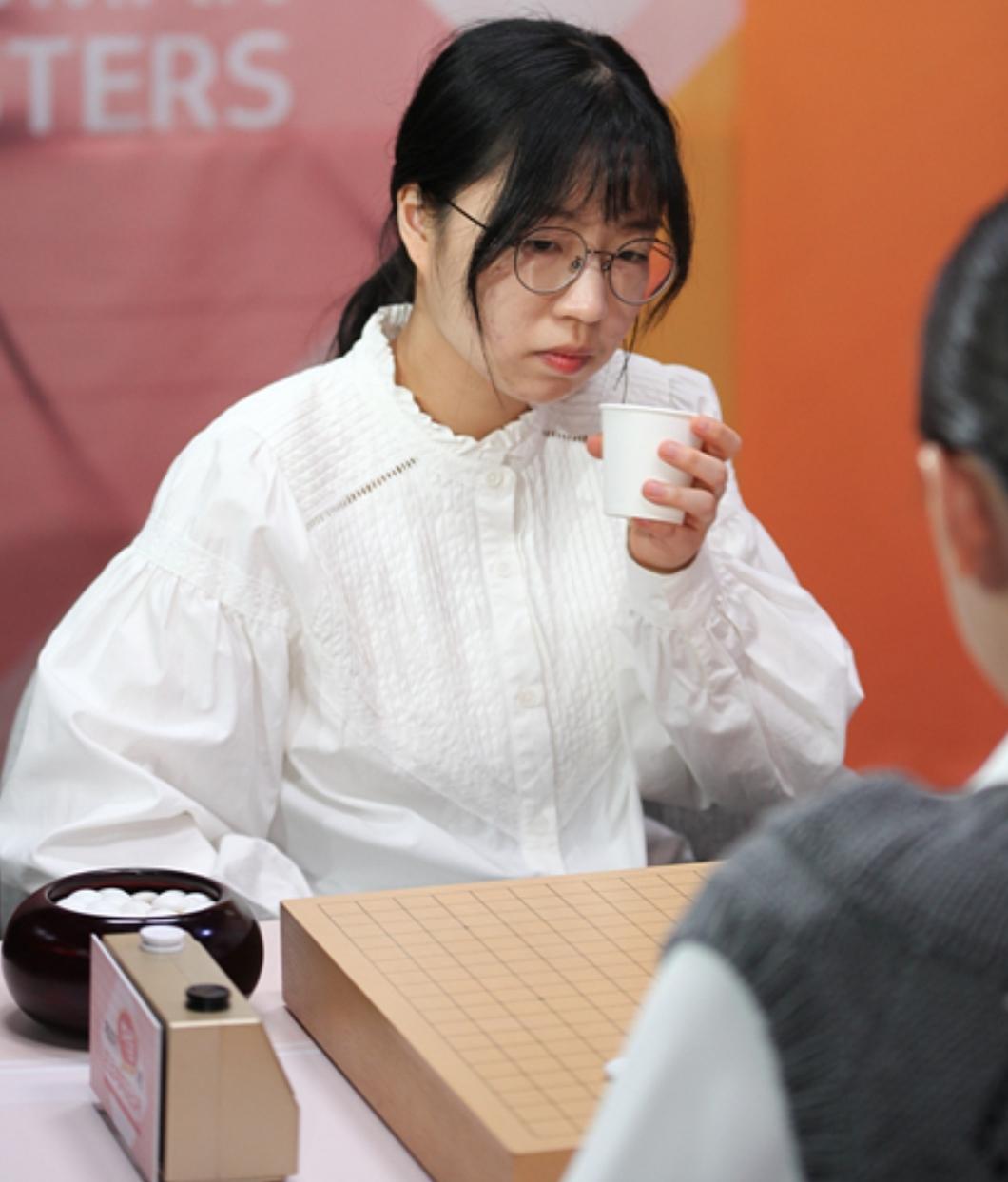 半目~女子国手赛崔精逆转获胜2025年韩国30届河临杯女子国手赛三番棋决赛