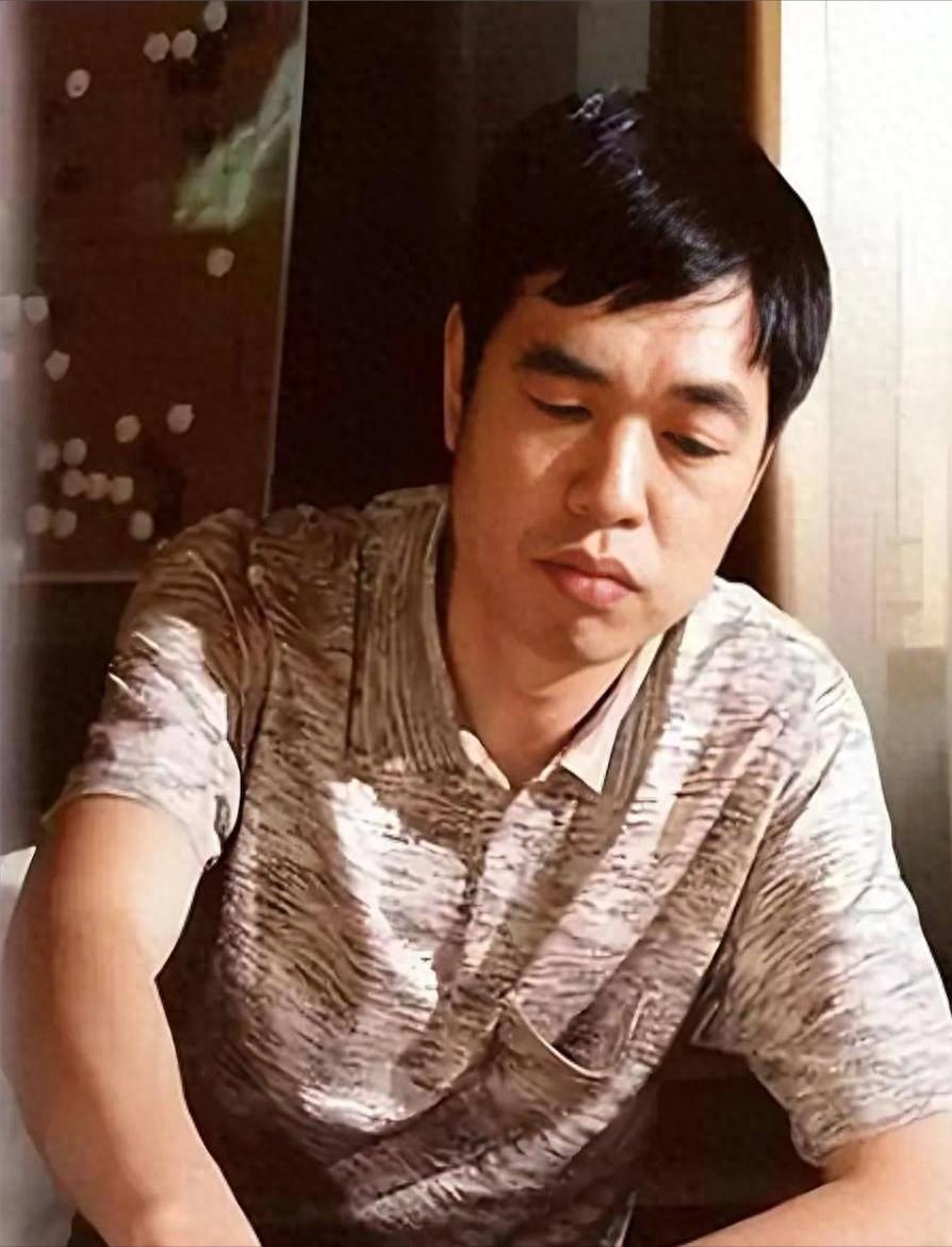 谁都没想到，棋坛骂战几天后，谢锐在解说席上沉默半晌，最终对着镜头叹道：“他（马晓