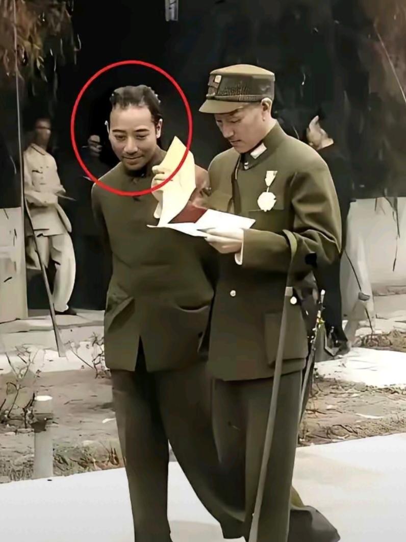 我侄子刚24，天天穿白衬衫、行政夹克上班我们咋劝都劝不住直到我哥给他看了这张