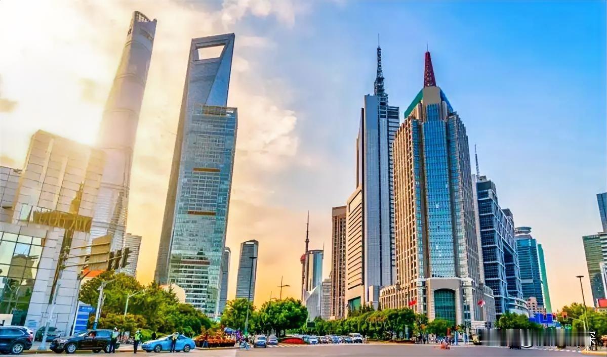 上海楼市新政来了，“沪七条”几个点值得细看：限购松了，非沪籍买外环内，社保从