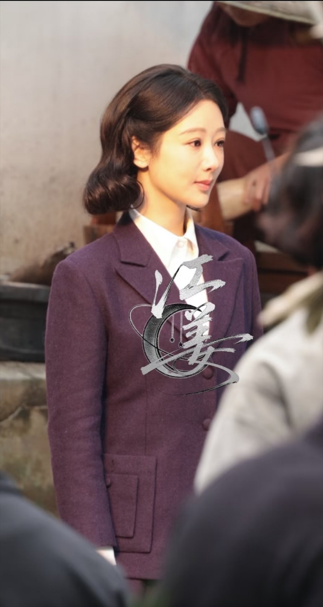 杨紫《玉兰花开君再来》今日份路透，印象中胡湘湘好像也穿过类似的衣服杨紫的无台词