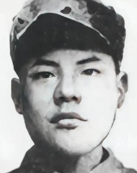 1943年，仅25岁的八路军科长被俘，日军把他带到华丽住所，还找来美娇娘与他同房