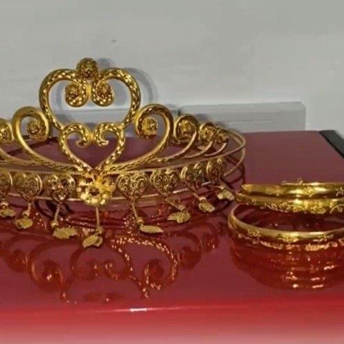 最近山东潍坊有件事儿特别火——一位黄女士给俩孩子囤了2.5公斤黄金当结婚礼物，现