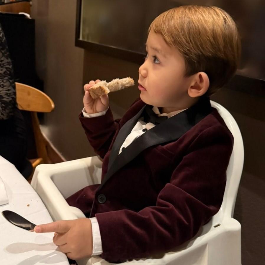 王室王室马来西亚王室吉兰丹索菲发的儿子，选美皇后已经好几年没拉儿子出来亮相，不