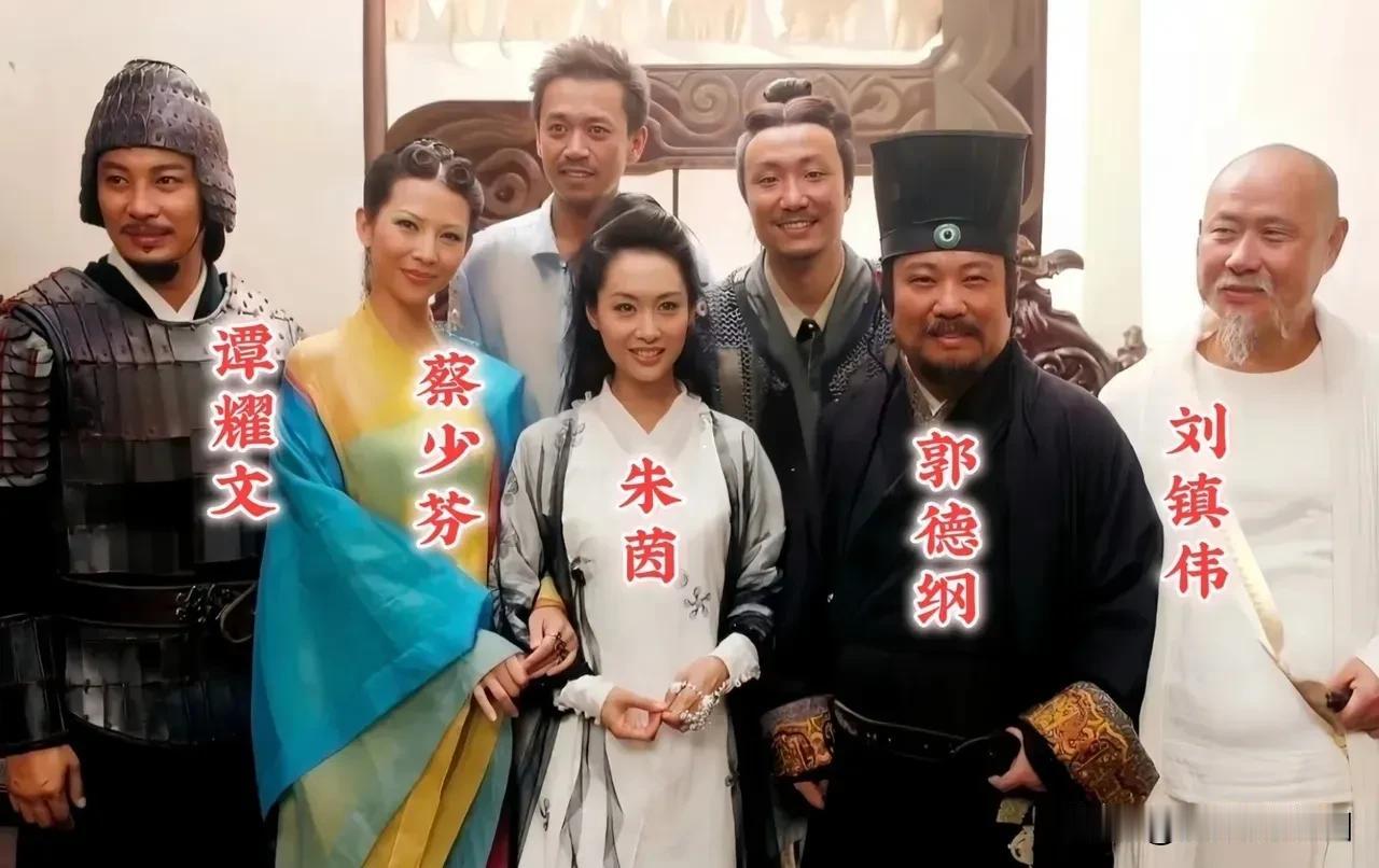 娱乐圈老照片。大烂片《越光宝盒》，不过多刷几次，习惯了也觉得有点儿意思的，纯纯