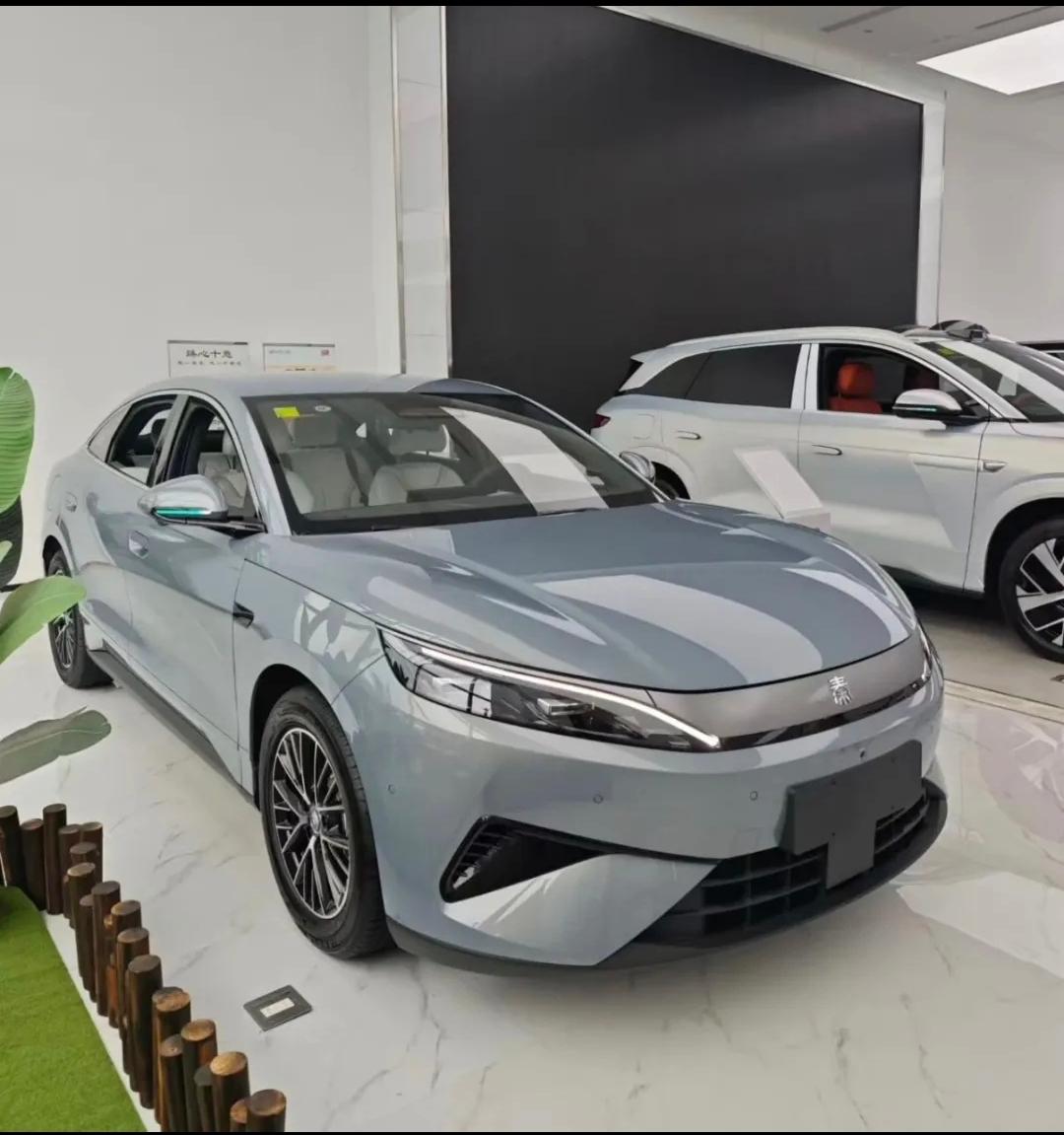 秦MAX实车到店了，这波价格大概率有惊喜昨天顺路去4S店瞅了眼秦MAX，展