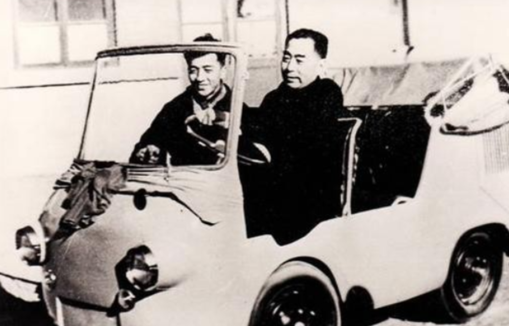 1961年，一辆卡车直冲冲地撞向周总理，来不及躲闪的周总理做了最坏的打算，就在这