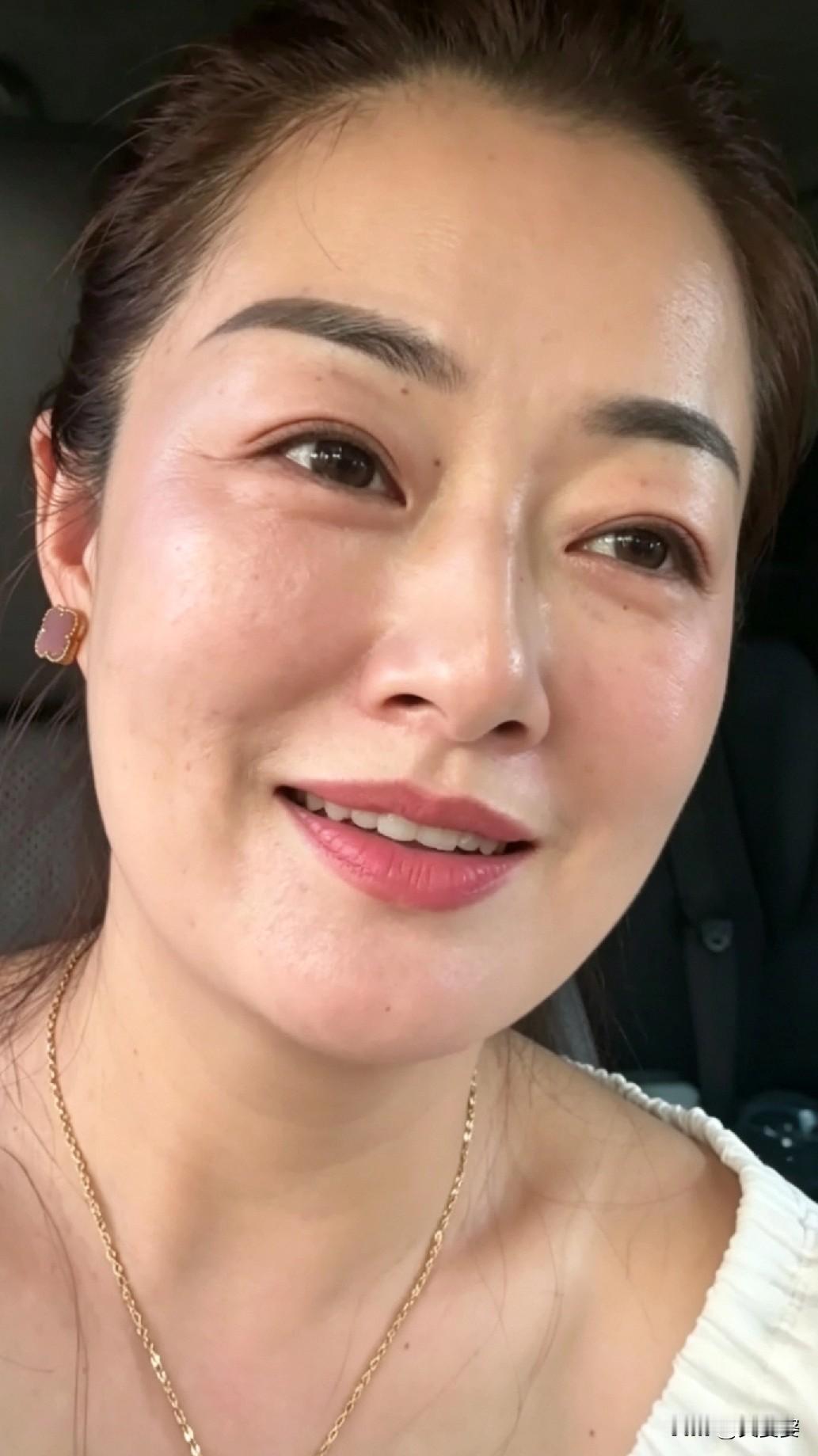 四十岁素颜的我，无美颜，无滤镜。
