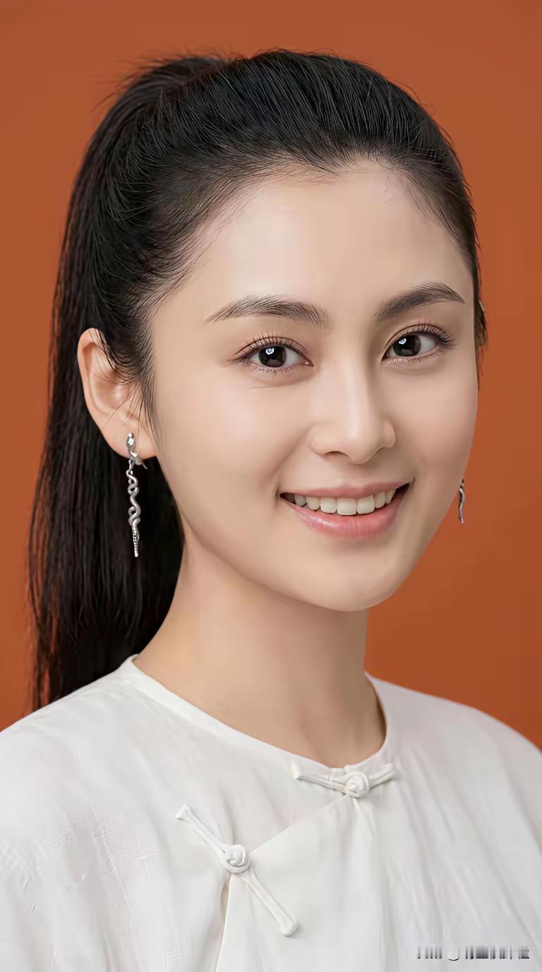 有的美女属于浓颜系，有的美女属于淡颜系，像陈红这么漂亮的姑娘属于哪一系呢？从颜
