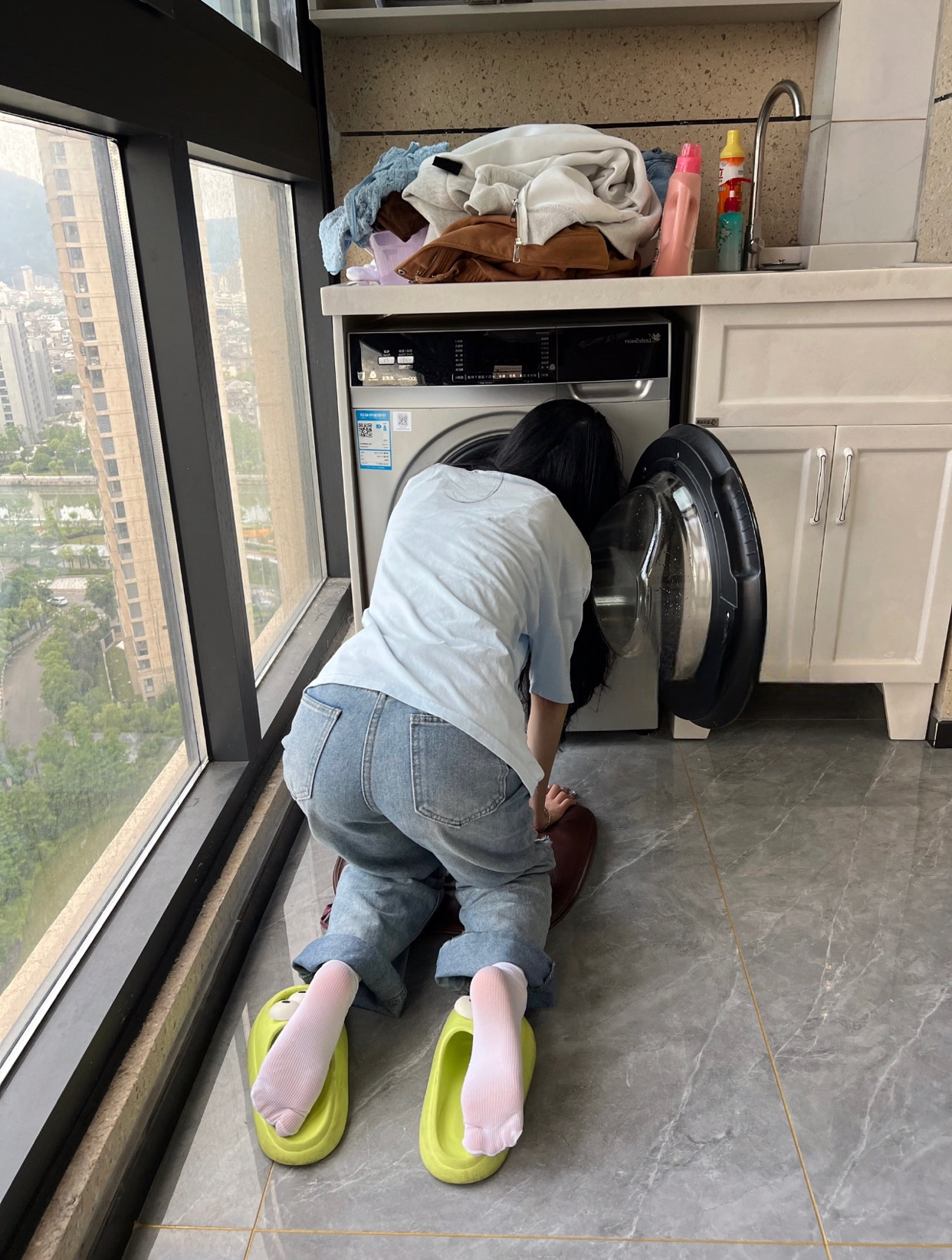 看看衣服洗的干净不
