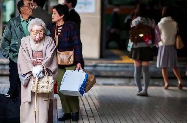 美国的最大贡献，就是成功压制了日本，让这个国家没能成为超级大国的霸主，从1968