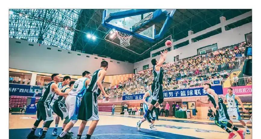 萨林杰今晚要亲手给四川队的伤口撒盐。看数据前，先想象这个画面：一个场均28