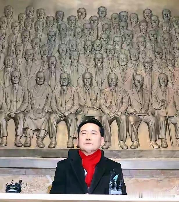 国民力量党党首张东赫为了阻止共同民主党的打压，开始效仿李在明无限期绝食抗议。张