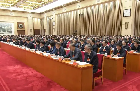 先要让医院活下来！前两天召开的全国卫生与健康大会会议释放颠覆性定调：不再只盯着医保控费、减轻患者负担