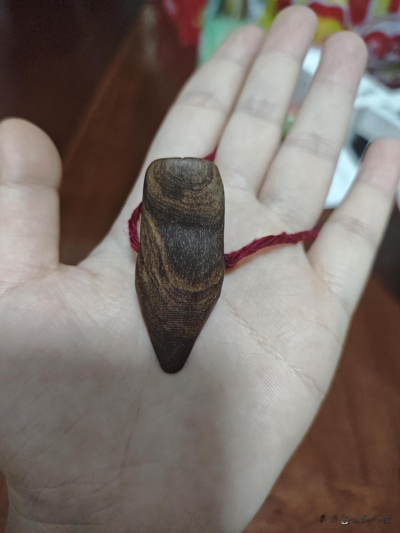 家里的老沉香，已经被我们吃了一大半。家里藏着一块老沉香，是从太奶奶那辈传下