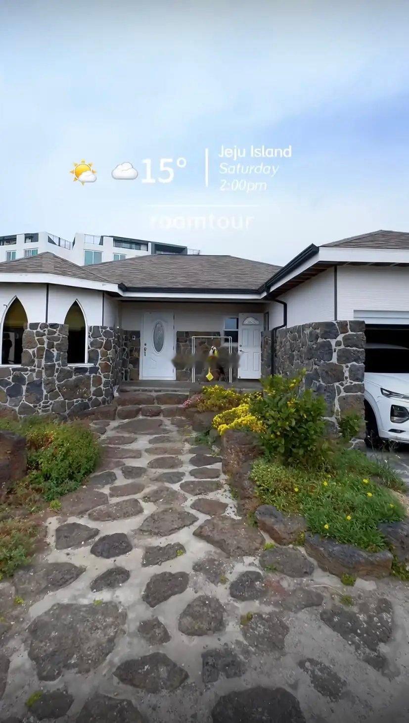 46岁蔡琳济州岛“养老”，上百平院子种瓜果蔬菜，母亲儿子陪着她，蔡琳已经9年不拍