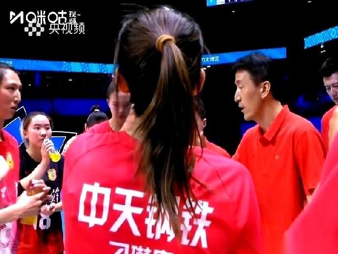 江苏女排冠军！就仨字儿，太横了。今晚这球看得我，就一个感觉：痛快。蔡斌指导