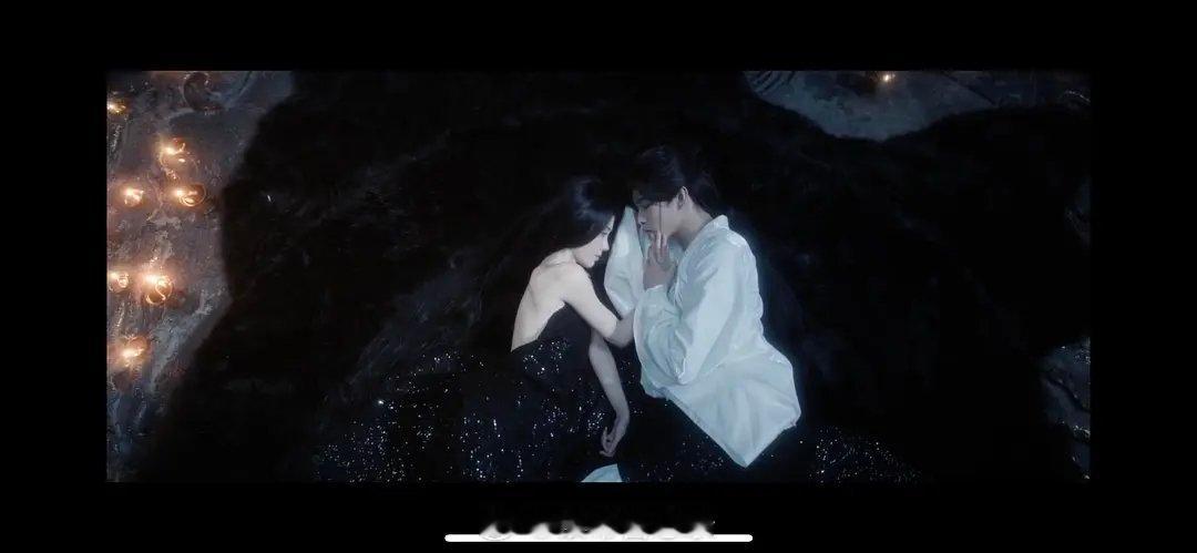 《月鳞绮纪》这床戏也太双标了吧，女演员露肤，男演员裹得严严实实，合理吗？鞠姐算工