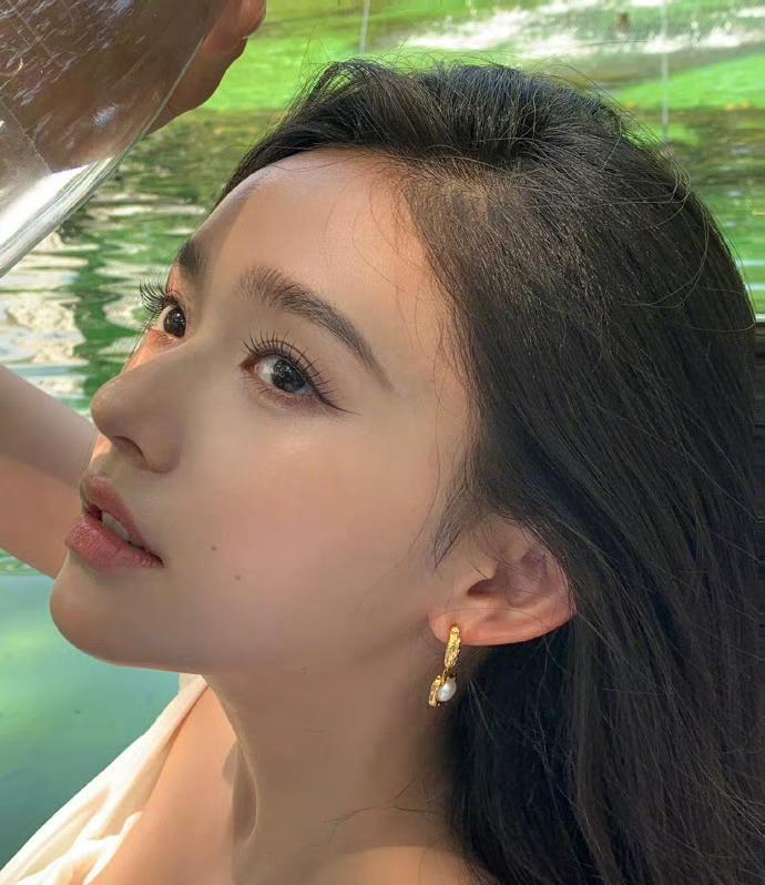 这姐们儿太实在了！林允不愧是娱乐圈真性情代表，直接在粉丝面前承认做了水光项目