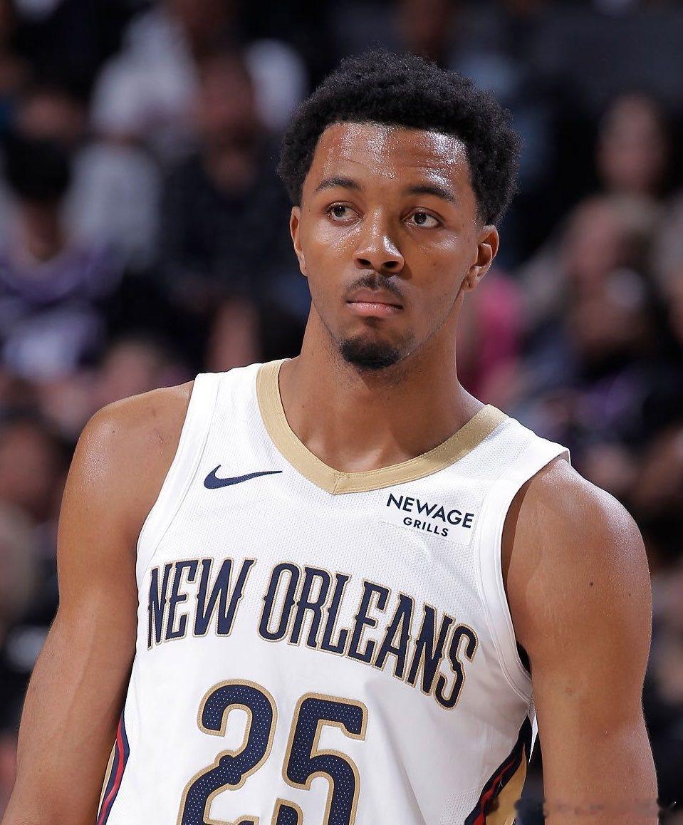 NBA据MarcStein最新报道，鹈鹕管理层首次愿意为特雷·墨菲三世开