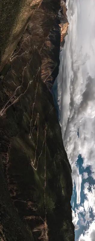 “进藏第九线”指的是克里雅古道。它可是条充满神秘与挑战的路。这条古道从新疆于田