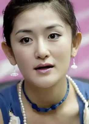 一次，谢娜在包文婧那借了3万澳元，后来还给她3万人民币，包文婧闷闷不乐，直接问她